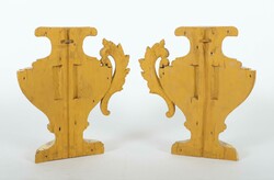 Paar Beisteller in Vasenform 19./20. Jh., Holz, halbplastisch ...