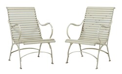 Zwei Gartenstühle 1. Drittel 20. Jh., Eisengestell, montierte ...