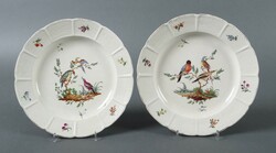 Zwei Teller Ludwigsburg, Ende 18. Jahrhundert. Porzellan, glasiert, ...
