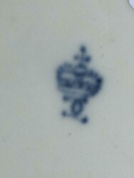 Zwei Teller Ludwigsburg, Ende 18. Jahrhundert. Porzellan, glasiert, ...