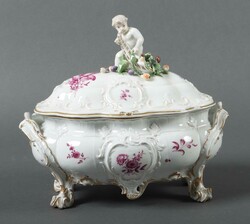 Deckelterrine Ludwigsburg, um 1765. Porzellan, glasiert, mit ...