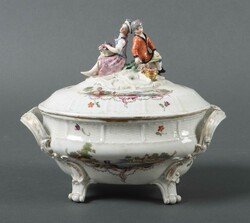 Kleine Deckelterrine Ludwigsburg, um 1770-80. Porzellan, glasiert, ...