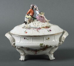 Kleine Deckelterrine Ludwigsburg, um 1770-80. Porzellan, glasiert, ...