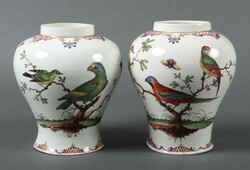 Zwei Vasen Ludwigsburg, Ende 18. Jahrhundert. Porzellan, glasiert, ...