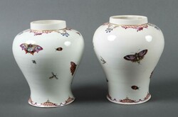 Zwei Vasen Ludwigsburg, Ende 18. Jahrhundert. Porzellan, glasiert, ...