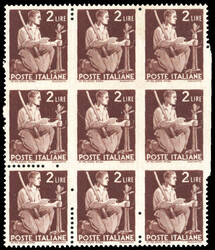 1945 - 2 lire Democratica, blocco di nove esemplari in gran parte non ...