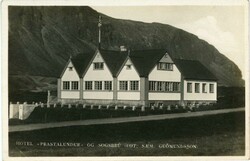 IcelandIceland: Unused photo postcard titled ‘Hotel Prastalundur og ...