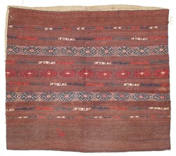 750: Carpets, Textiles
