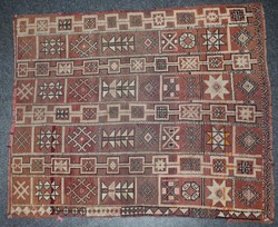 750: Carpets, Textiles