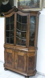 Barock-Aufsatzvitrine geschnitzt, 18. Jhd., Eiche, 124 cm breit, 215 ...