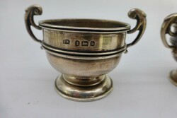 4 Silberobjekte, England, Tintenfaß, Glas mit Silbermontierung, Paar ...