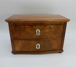 Modellkommode 19.Jh., zweischübiger Korpus auf vier gequetschten ...