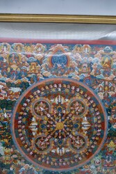 Tibet, Thangka, mehrfigurige Szene, in der Mitte das Lebensrad ...