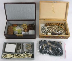 550.70: Jewelry, Lots