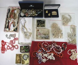 Brittas Schmuckkasten, umfangreicher Schmuck-Posten von Mode und ...