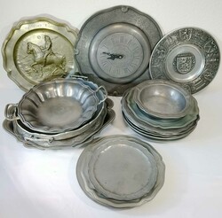 Flohmarktposten: Zinn-Konvolut, Zinn-Objekte-Sammlung von einer ...