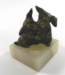 Hundeliebe, schönebronzierte Hunde-Figur, 2 Terrier die sich mit den ...