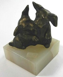 Hundeliebe, schönebronzierte Hunde-Figur, 2 Terrier die sich mit den ...