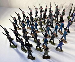 Plastische Zinnfiguren-Konvolut, kleine Sammlung von 101 plastischen ...