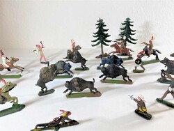 Plastische Zinnfiguren-Konvolut/Indianer &amp; Büffel, kleine ...