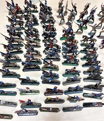 Plastische Zinnfiguren-Konvolut, kleine Sammlung von 92 plastischen ...