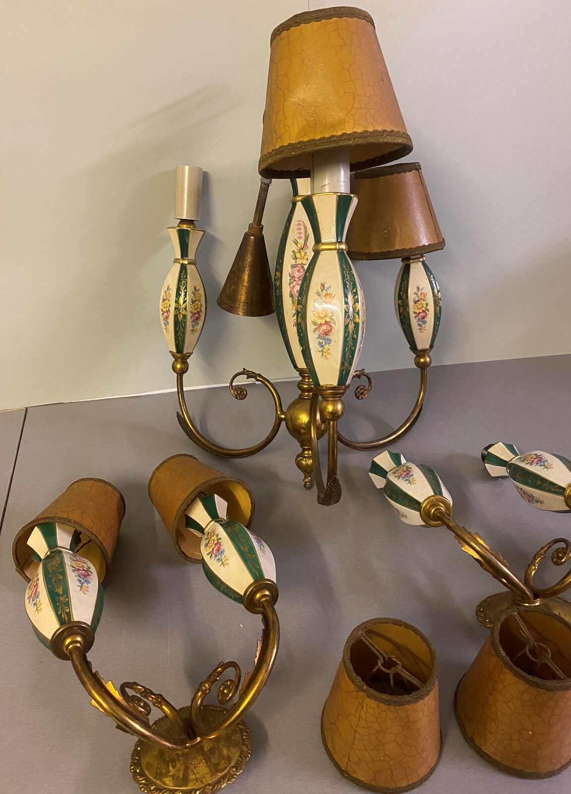 Flohmarkt-Posten, 5 antike Lampen, Lot von 5 Lampen, davon drei ...