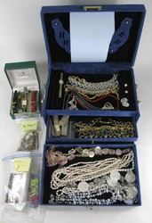 550.70: Jewelry, Lots