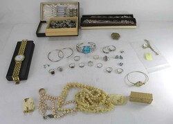 550.70: Jewelry, Lots