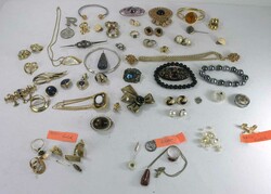 550.70: Jewelry, Lots