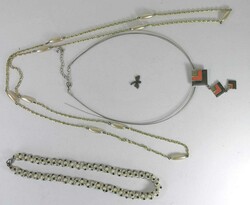 Ute's Schmuckkasten, Schmuck-Posten mit wenig Echt- und viel ...