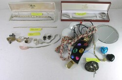 550.70: Jewelry, Lots