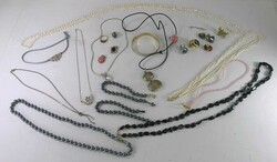 550.70: Jewelry, Lots