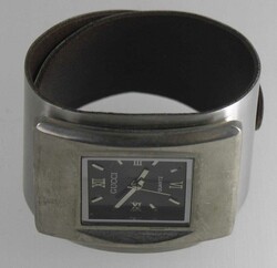 GUCCI, ausgefallene Damen-Armbanduhr, das Armband aus Metall und ...