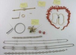 550.70: Jewelry, Lots