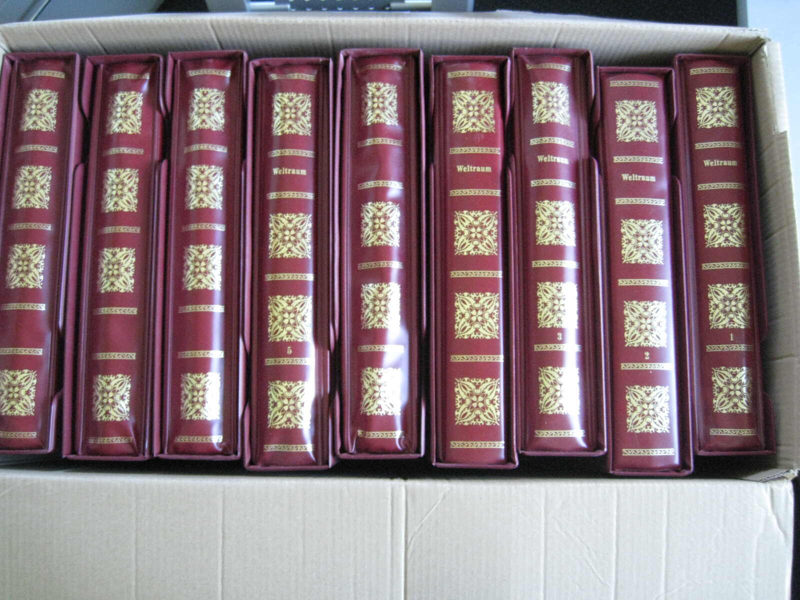 Motiv 'Weltraum', Karton mit einer umfangreichen Borek-Sammlung mit ...