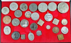 Medaillen-Posten, 27 meist historischen Medaillen, u.a. auf die ...