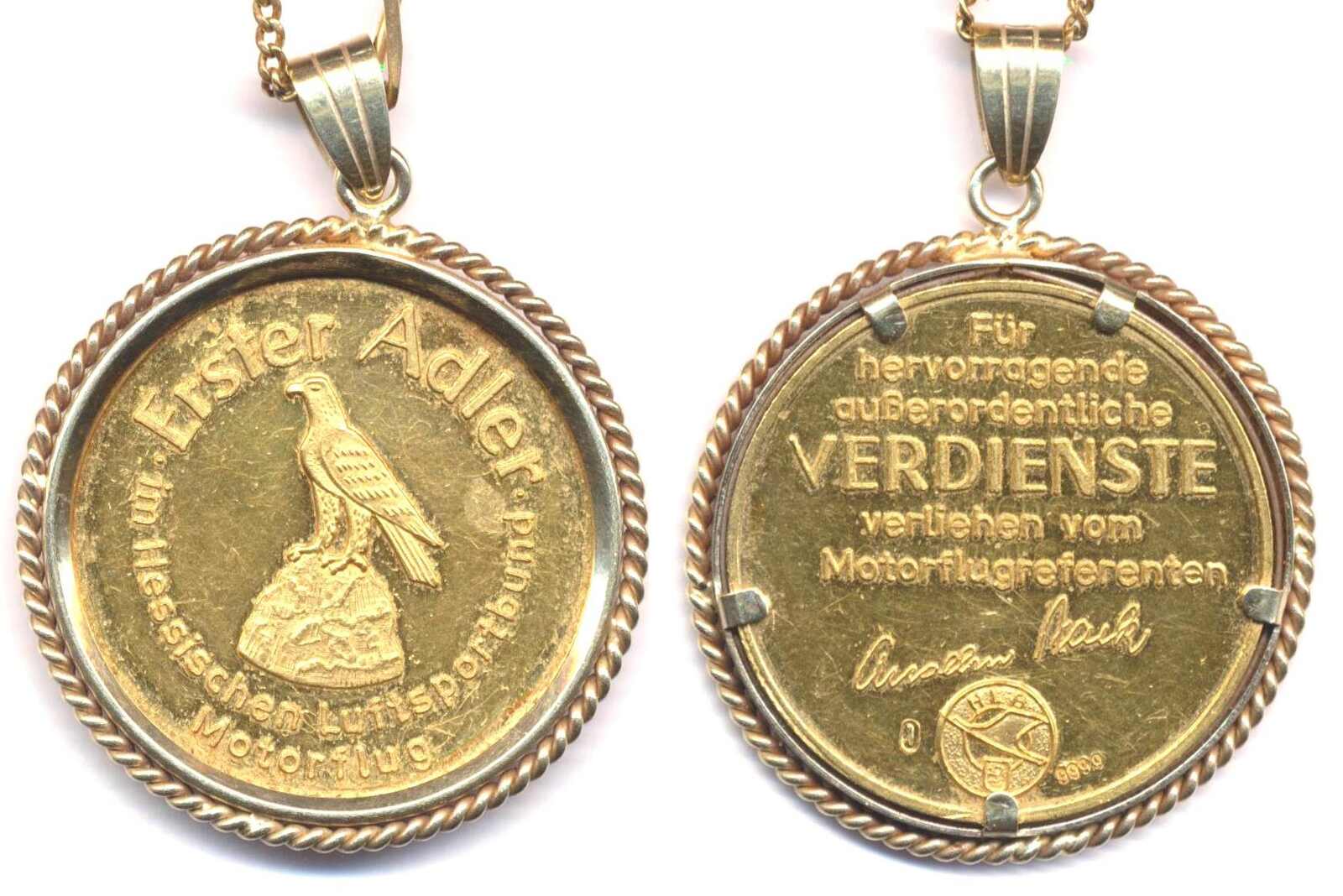 Luftfahrt, die Adler-Medaille in 999,9er Gold, vorderseitig Adler mit ...