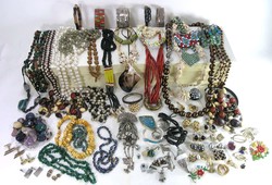 550.90: Schmuck, Sets