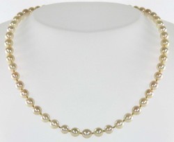 550.30: Schmuck, Ketten / Colliers / Anhänger