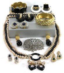 550.90: Schmuck, Sets