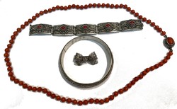 550.90: Jewelry, sets