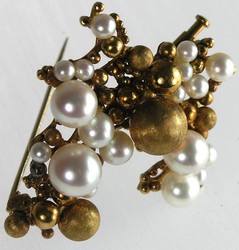 550.40: Schmuck, Broschen / Nadeln