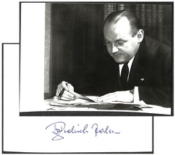 40.10.20: Bücher - Autografen, Bücher, Genealogie - Heraldik - Politik - Sozialismus - Wirtschaft