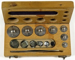 140.10: Varia - Scales and Weights