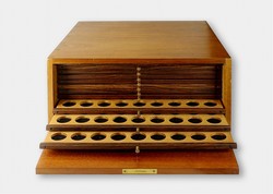 135: Coins and Banknote Supplies