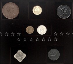 ALLGEMEIN. ALLGEMEIN. Porzellan. Lot 5 weisse u. 2 braune ...