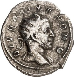 RÖMISCHES KAISERREICH. Divi-Serie auf Kaiser des 1./3. Jh. 248(-252) ...