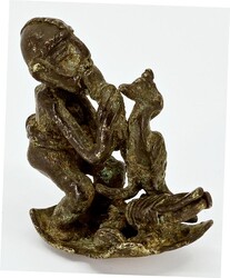 AFRIKA. GHANA - ASHANTI GOLDGEWICHTE. Br-Hockende Figur mit Huhn ...