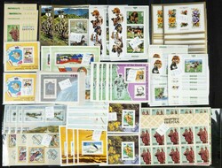 (1964ca). Interesante conjunto-stock de hojas bloque de Bhutan entre ...