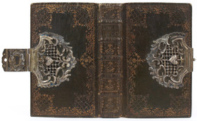 Grüner Maroquinband mit Silberschließe / 4 Bde.